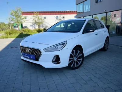 Gebraucht Hyundai i30 Intro Edition 140 PS (102 kW) 2017 Weiß Limousine