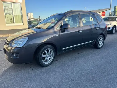 Używany Kia Carens EX 144 KM (105 kW) 2009 Szary Minivan