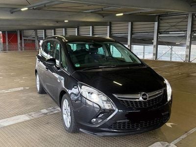 Schwarz Gebraucht 2016 Opel Zafira Tourer Innovation Van / Kleinbus | 8.900 € (Fairer Preis)