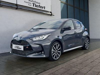 Neu Toyota Yaris Hybrid Sport 131 PS (96 kW) 2025 Grau Kleinwagen