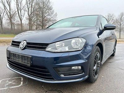 Gebraucht VW Golf VII LOUNGE 125 PS (91 kW) 2015 Blau Limousine