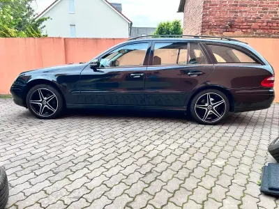 Gebraucht Mercedes E220 170 PS (125 kW) 2006 Schwarz Kombi