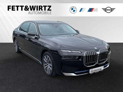 BMW i7