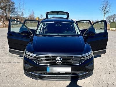 Gebraucht VW Tiguan 150 PS (110 kW) 2022 Schwarz SUV