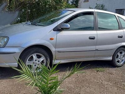 Nissan Almera Tino
