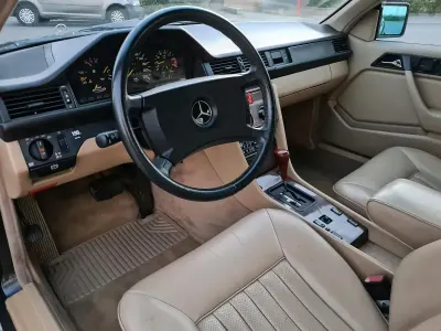 Gebraucht Mercedes 230 136 PS (100 kW) 1989 Schwarz Coupé