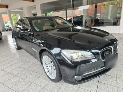 Gebraucht BMW 740 325 PS (239 kW) 2011 Schwarz Limousine