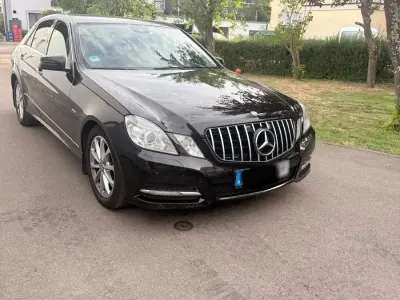 Gebraucht Mercedes E200 136 PS (100 kW) 2011 Schwarz Limousine