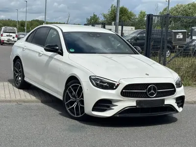 Gebraucht Mercedes E300 AMG 194 PS (142 kW) 2022 Weiß Limousine