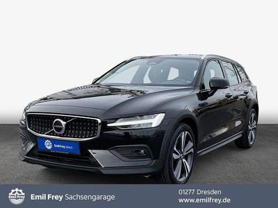 Gebraucht Volvo V60 CC Plus 197 PS (144 kW) 2023 Onyx schwarzmetallic Kombi