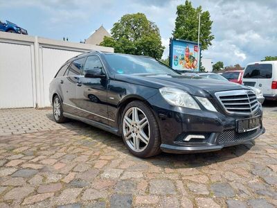 Schwarz Gebraucht 2010 Mercedes E350 Avantgarde Kombi | 12.300 €