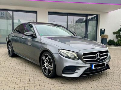 Grau Gebraucht 2018 Mercedes E220 AMG line Limousine | 18.500 € (Guter Preis)