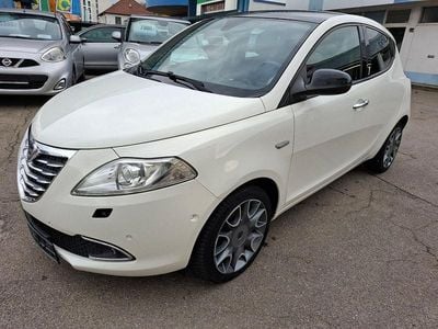 Gebraucht Lancia Ypsilon Gold 86 PS (63 kW) 2015 Weiß Kleinwagen
