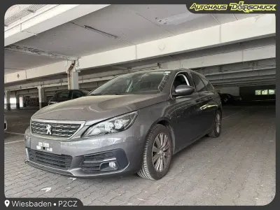 Gebraucht Peugeot 308 SW Allure 131 PS (96 kW) 2020 Grau Kombi