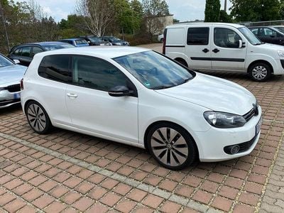 Usata VW Golf VI 122 CV (89 kW) 2010 Bianco Utilitaria