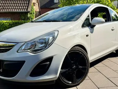 Gebraucht Opel Corsa Active 69 PS (50 kW) 2013 Weiß Kleinwagen