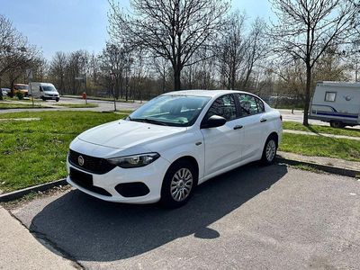 Begagnad Fiat Tipo Pop 95 HK (69 kW) 2019 Vit Sedan
