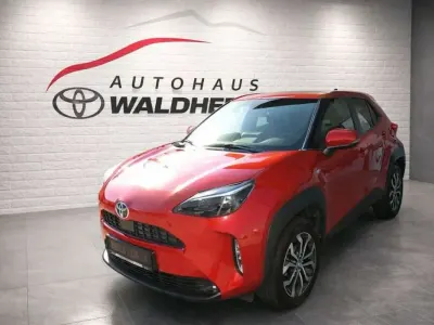 Gebraucht Toyota Yaris Cross Team 116 PS (85 kW) 2022 Karminarot metallic SUV