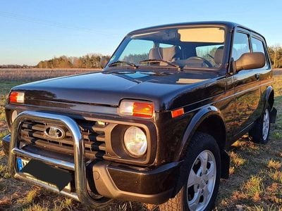 Second-hand Lada Urban 83 CP (61 kW) 2016 Negru SUV