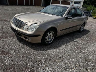 Mercedes E200