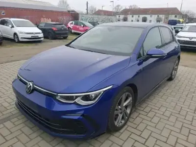 Używany VW Golf VIII R-line 150 KM (110 kW) 2021 Niebieski Sedan/Limuzyna