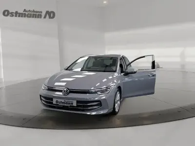 Gebraucht VW Golf VIII Style 150 PS (110 kW) 2024 Grau (mondsteingrau uni) Limousine