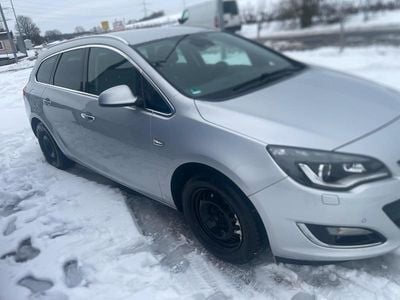 Silber Gebraucht 2013 Opel Astra Limousine | 4.550 € (Guter Preis)