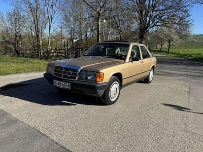 Second-hand Mercedes 190 72 CP (52 kW) 1985 Berlinǎ