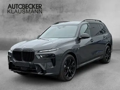 Neu BMW X7 M Sport 352 PS (258 kW) 2026 Grau SUV