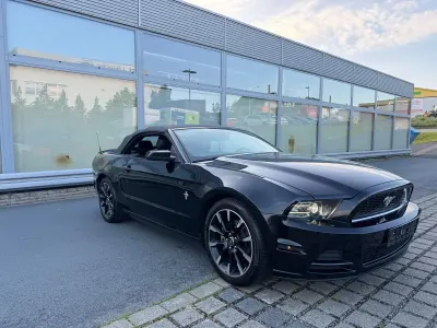 Gebraucht Ford Mustang GT 305 PS (224 kW) 2013 Schwarz Cabrio