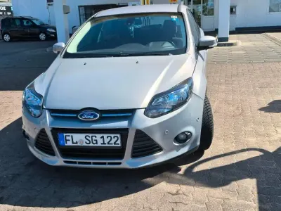 Gebraucht Ford Focus 101 PS (74 kW) 2014 Silber Kombi