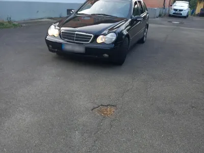 Gebraucht Mercedes C180 18 PS (13 kW) 2003 Schwarz Kombi