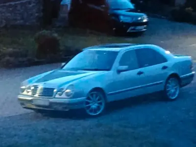 Gebraucht Mercedes E200 136 PS (100 kW) 1996 Silber Limousine