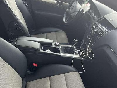 Gebraucht Mercedes C180 156 PS (114 kW) 2010 Schwarz Kombi