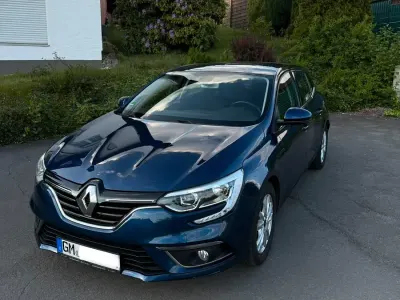 Używany Renault Mégane Experience 132 KM (97 kW) 2016 Niebieski Sedan/Limuzyna