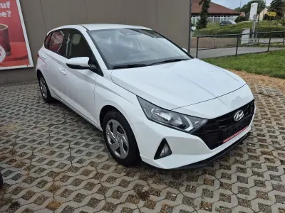Gebraucht Hyundai i20 Select 84 PS (61 kW) 2021 Weiß Kleinwagen