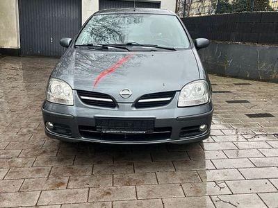 Nissan Almera Tino