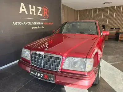 Gebraucht Mercedes E220 150 PS (110 kW) 1993 Rot Coupé
