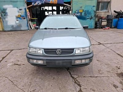 Gebraucht VW Passat 90 PS (66 kW) 1994 Grau Kombi