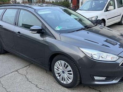 Gebraucht Ford Focus Business Edition 120 PS (88 kW) 2015 Grau Kombi