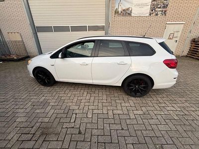 Gebraucht Opel Astra Design Edition 116 PS (85 kW) 2011 Weiß Kombi