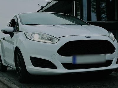 Usata Ford Fiesta 60 CV (44 kW) 2015 Bianco Utilitaria
