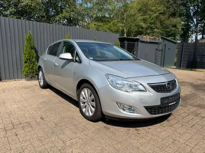 Gebraucht Opel Astra Edition 116 PS (85 kW) 2010 Silber Limousine
