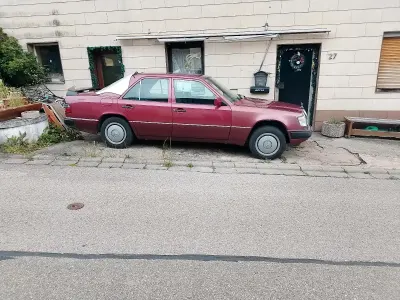 Gebraucht Mercedes 230 136 PS (100 kW) 1990 Rot Limousine