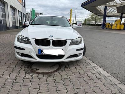 Weiß Gebraucht 2010 BMW 318 Exclusive Kombi | 5.800 € (Etwas zu teuer)