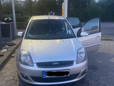 Gebraucht Ford Fiesta 69 PS (50 kW) 2008 Silber Kleinwagen