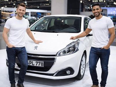 Gebraucht Peugeot 208 Style 82 PS (60 kW) 2016 Weiß Kleinwagen