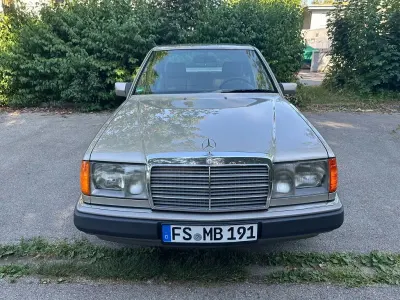 Gebraucht Mercedes E230 136 PS (100 kW) 1989 Silber Limousine