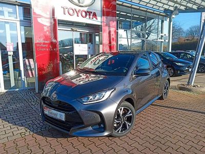 Grau Neu 2025 Toyota Yaris Hybrid Limousine | 28.290 € (Etwas zu teuer)