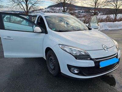 Gebraucht Renault Mégane III Dynamique 110 PS (80 kW) 2013 Weiß Limousine